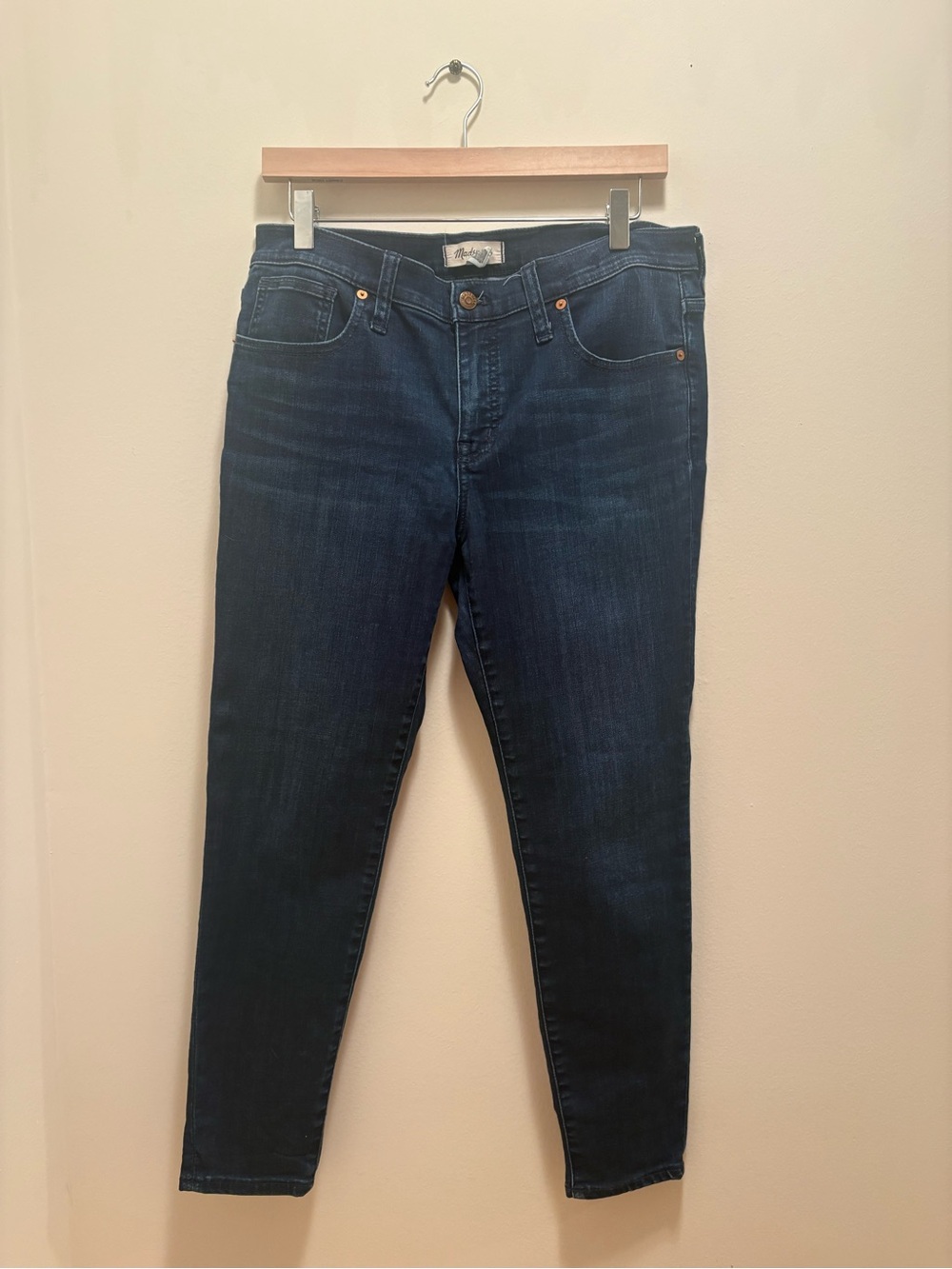 Madewell 30Petite 8" Skinny Midrise Jeans in Amesbury Wash TENCEL™ Denim Edition - Picture 2 of 5